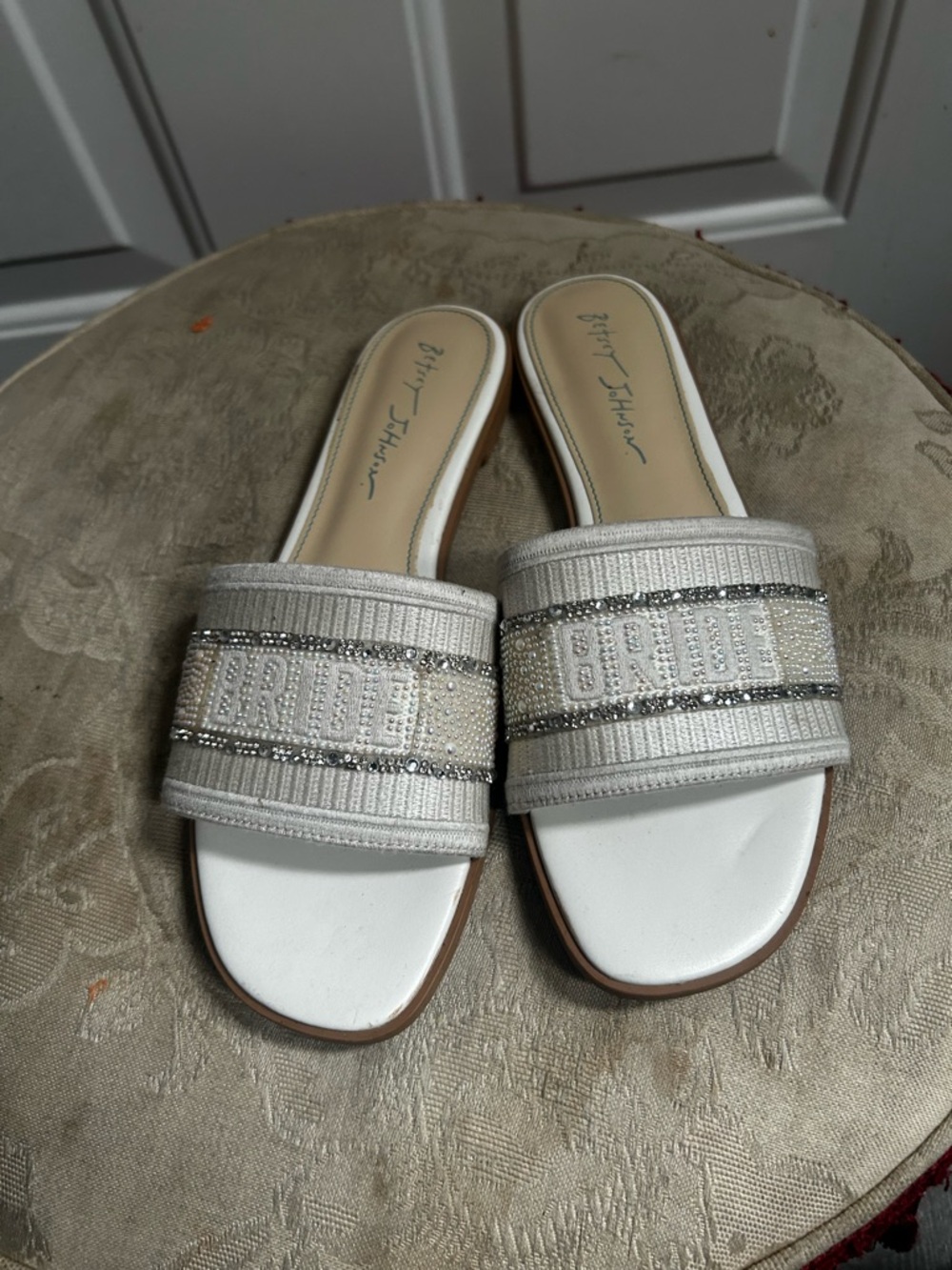 Betsey Johnson Tru Slide Bridal rhinestone pearls embellished Slide Sandals 8.5